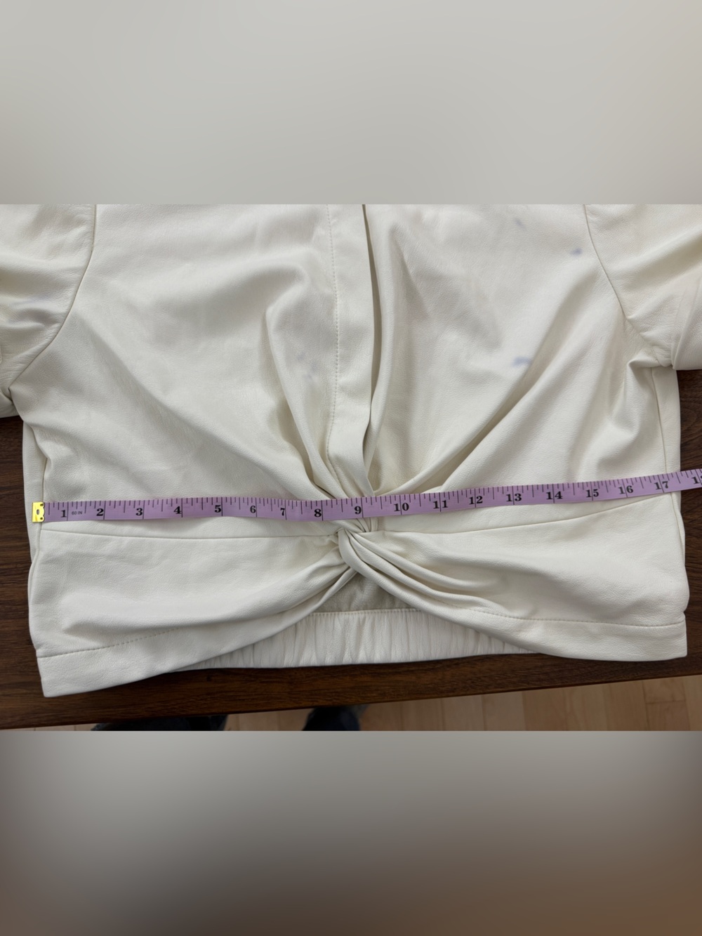 Alice + Olivia Leon Off White Vegan Leather Twist Front Crop Top - Picture 15 of 16